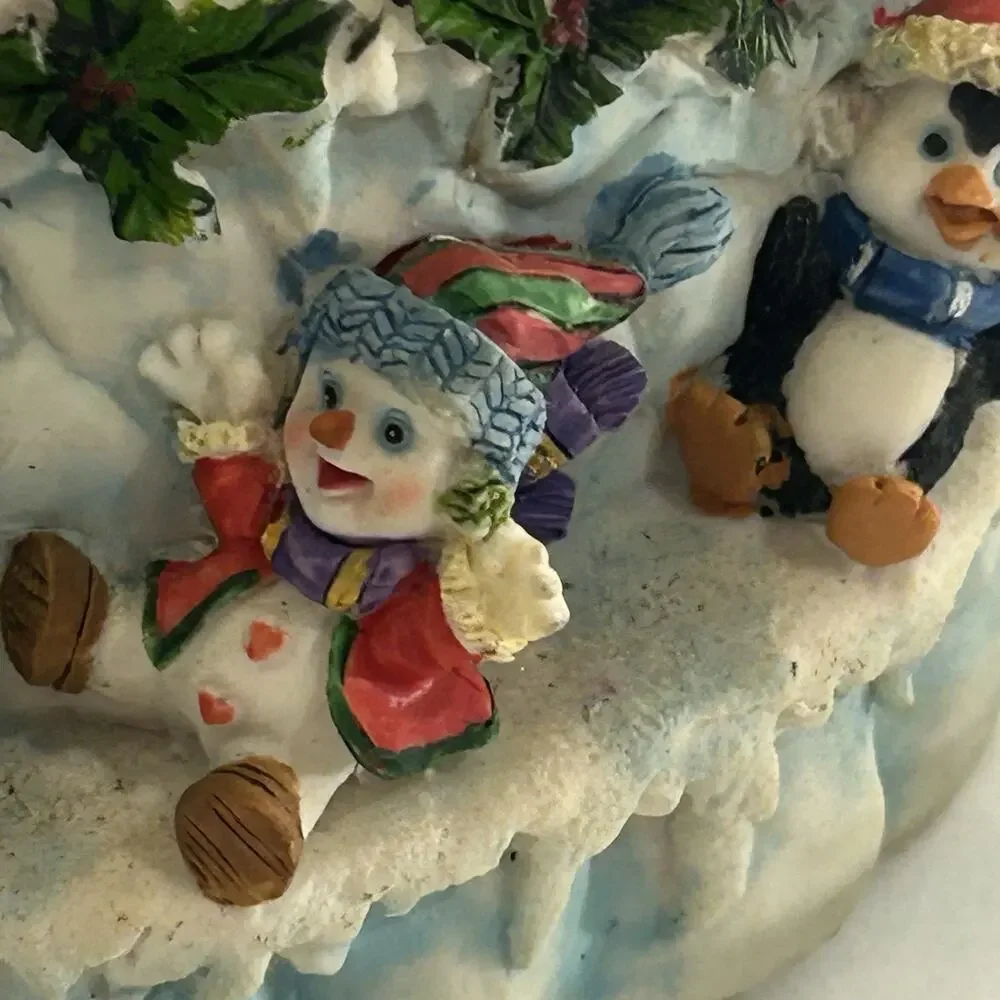 Snowglobe Christmas Holiday Music Globe with‎ Frosty the Snowman Theme song
